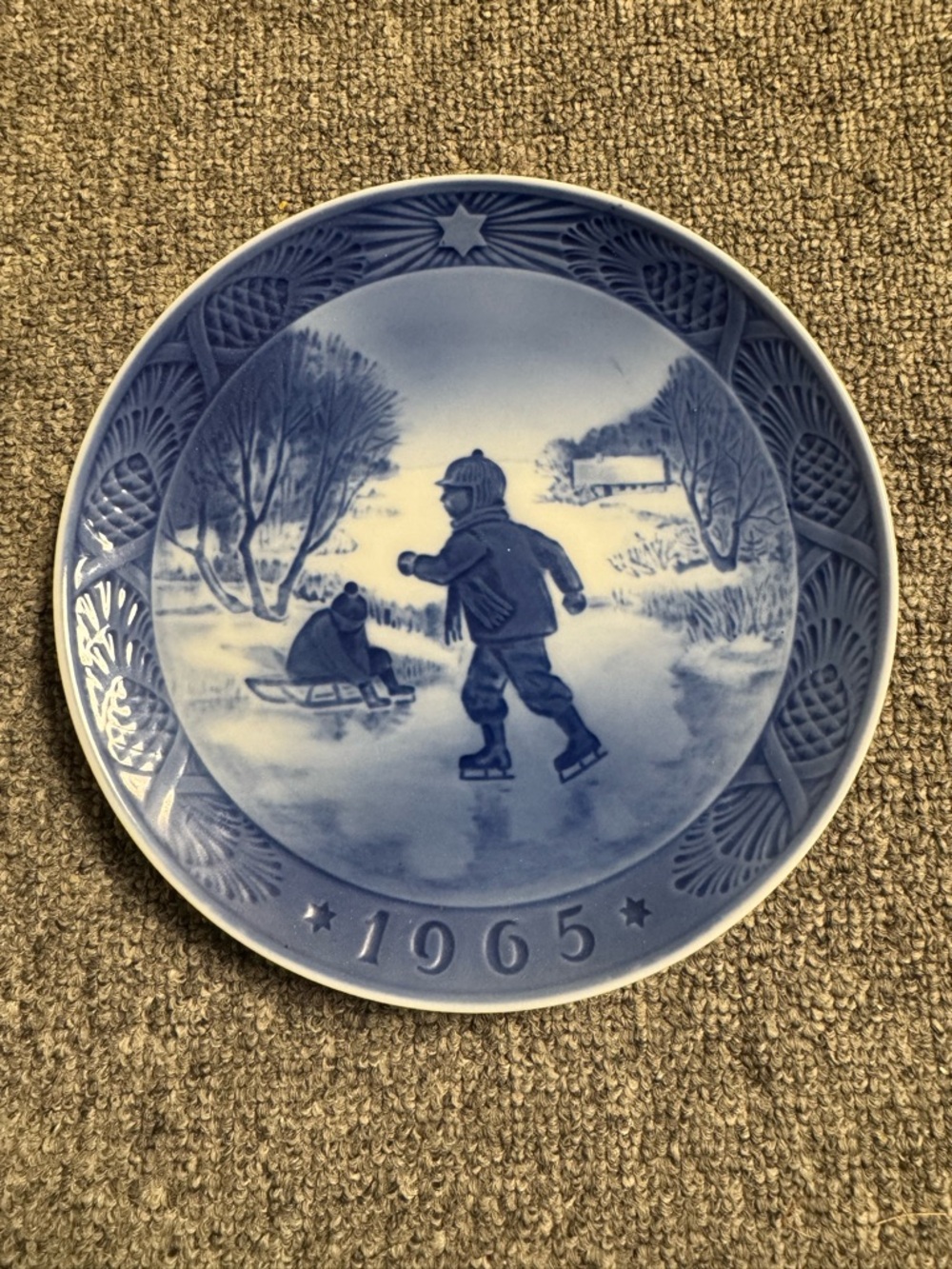 Royal Copenhagen Blue and White 1965 Winter Skating Collector Plate